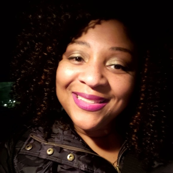 Meet your Posher, Julia - Picture 1 of 1